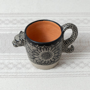 Mug en argile jaguar beige avec noir