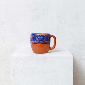 Taza Barro Pintado Teja con Detalles Azul