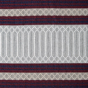 Oaxaca Pompom Pedal Loom Quilt, bordeaux, bleu marine et beige. Individuel