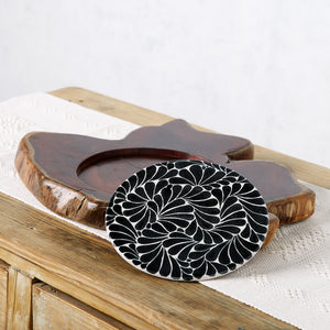 Table irrégulière en bois tropical, avec céramique noire