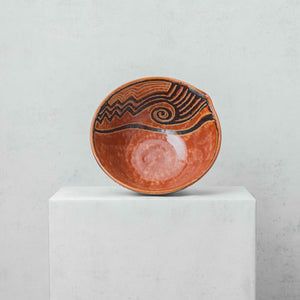 Coupe à fruits spirales en argile peinte marron - Manuel Morales