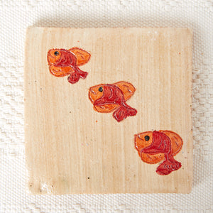 Dessous de plat en argile peinte 3 poissons rouges et jaunes