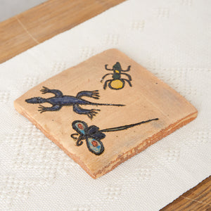 Salvamanteles Barro Pintado hormiga, salamandra y libélula azules, amarillos y verdes