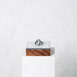 Olinalá flower box in wood, gray and ecru