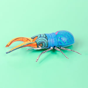 Escarabajo IV Alebrije Madera, azul, verde y naranja - J&M Ángeles