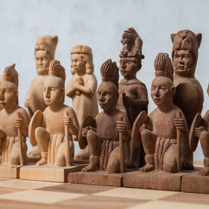 Échecs mayas en bois sculpté