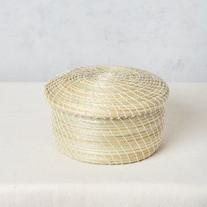 Ixtle white thread bread basket