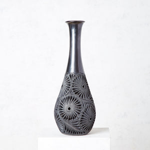 Vase en argile noire modèle goutte de fleur