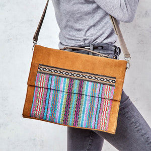 Bolso Piel Portafolio, de ante marrón y lana multicolor