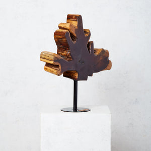 Petite figurine décorative en bois sculpté